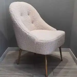 Кресло из искусственного меха барашка